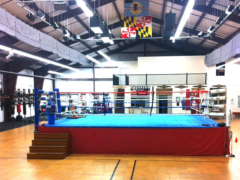 a boxing ring with blue and red ropes
